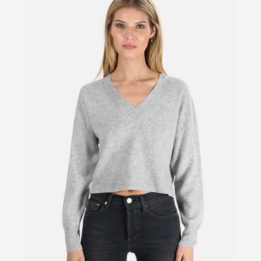 Naadam Cashmere Gray V-Neck lightweight Sweater size M